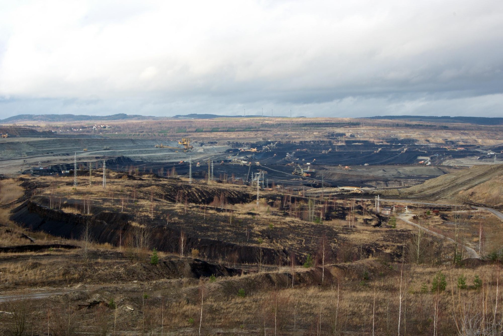 Záběr z výsypky na lom